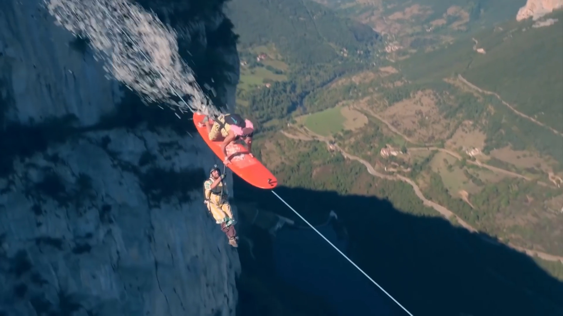 flying frenchies base jumpen