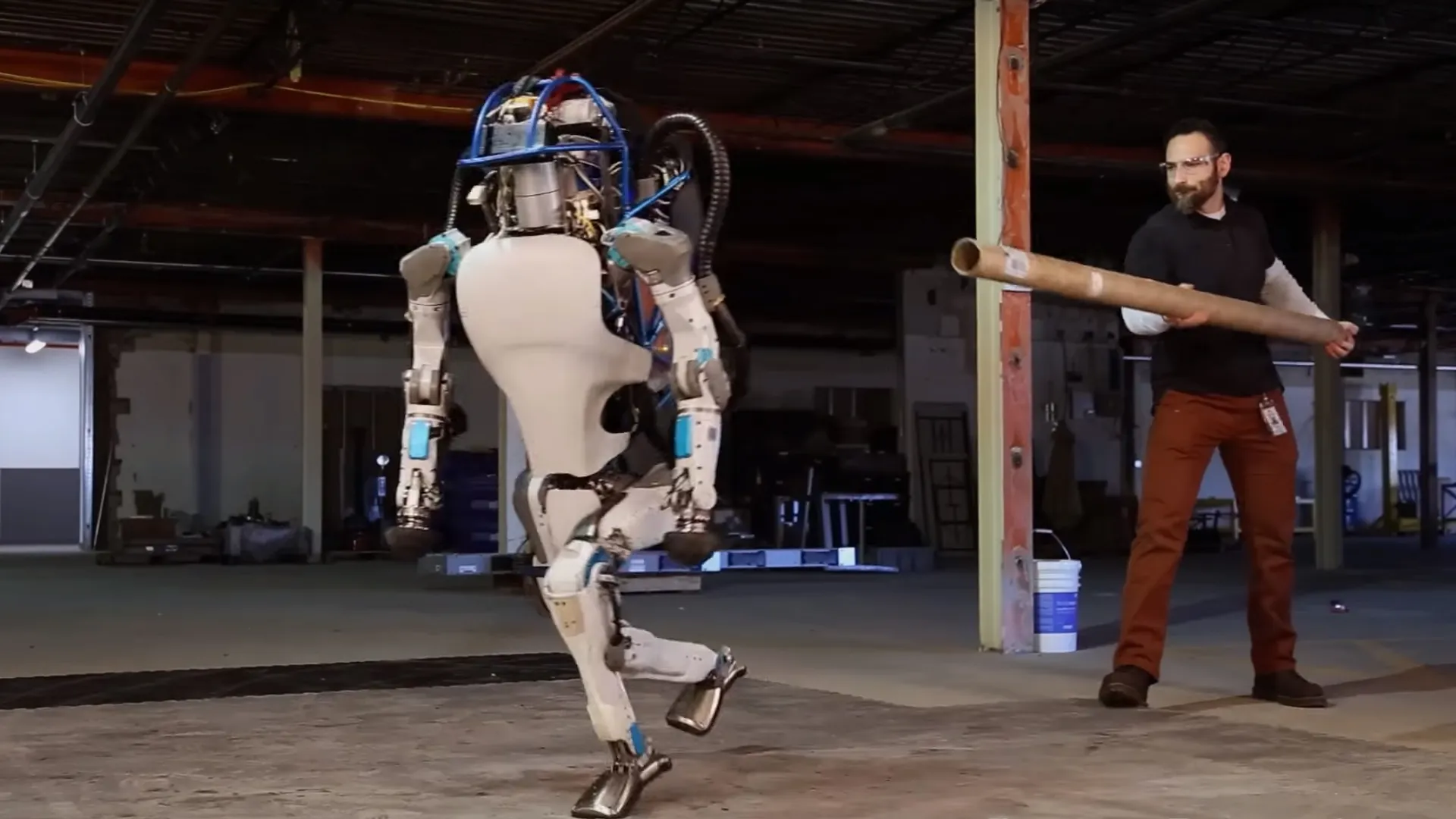 robot boston dynamics webdraaitdoor youtube still