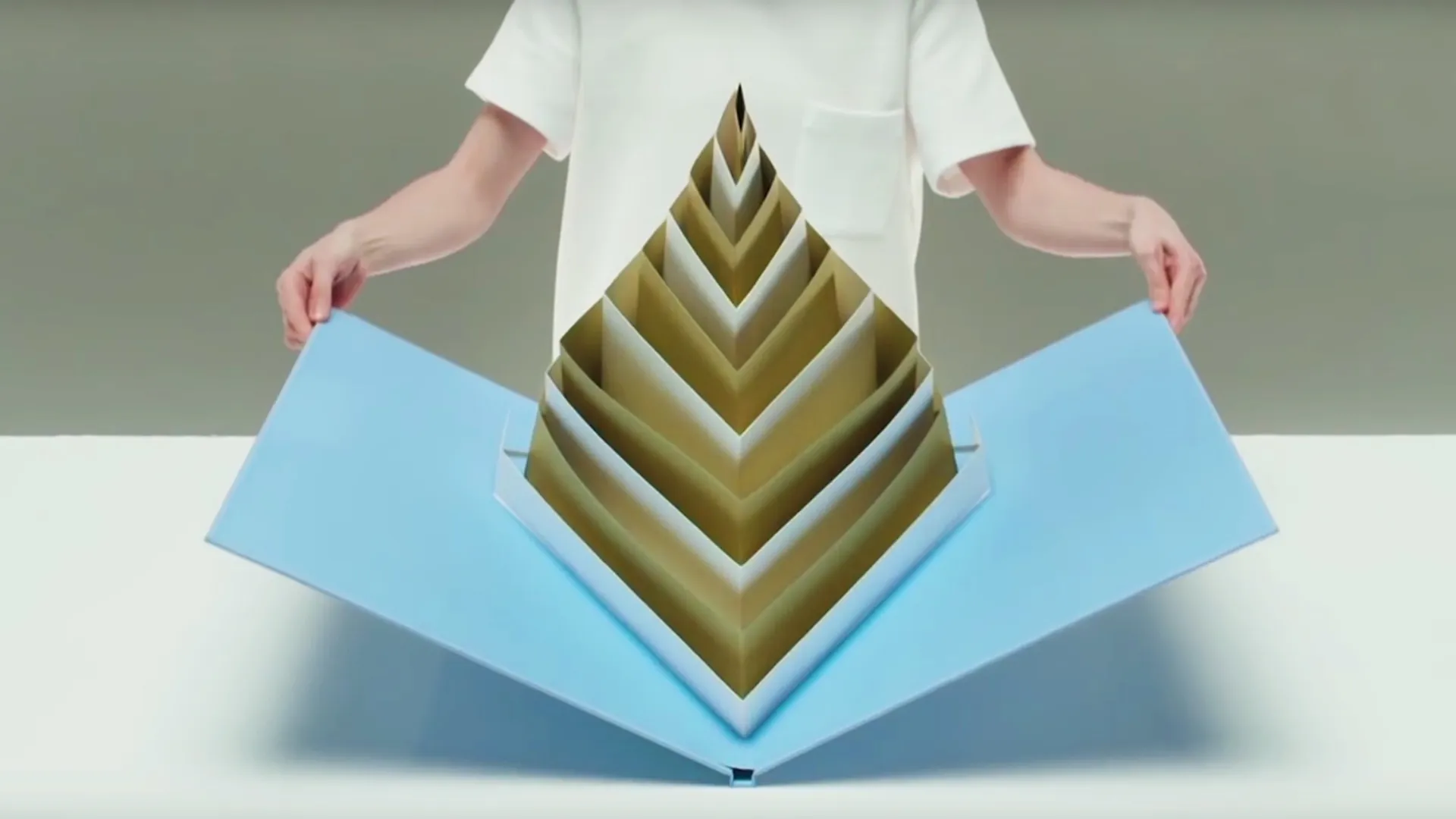 Afbeelding van Web Draait Door: Blader mee door dit kunstwerk!