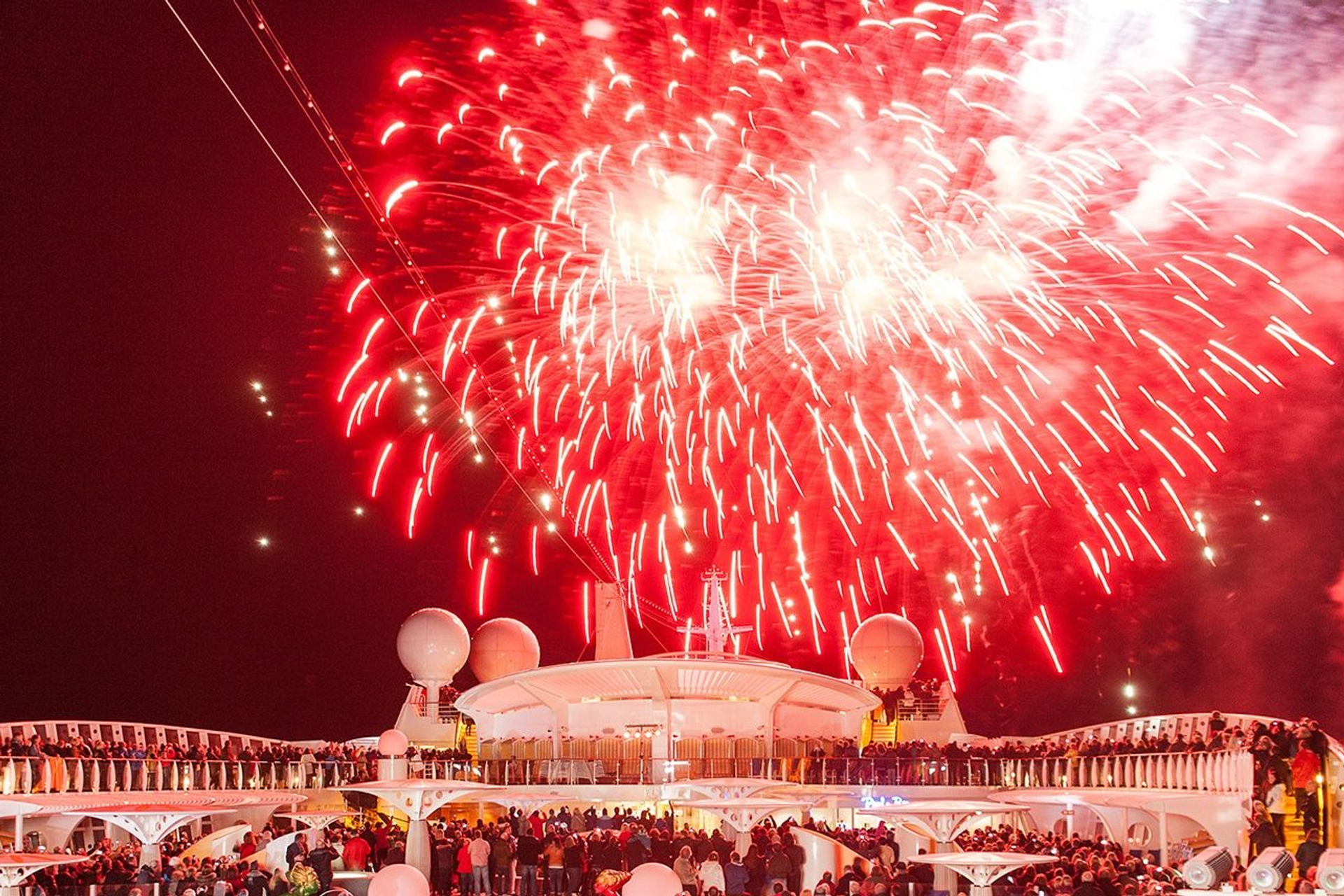 AIDAmar_Feuerwerk-e1546201808334