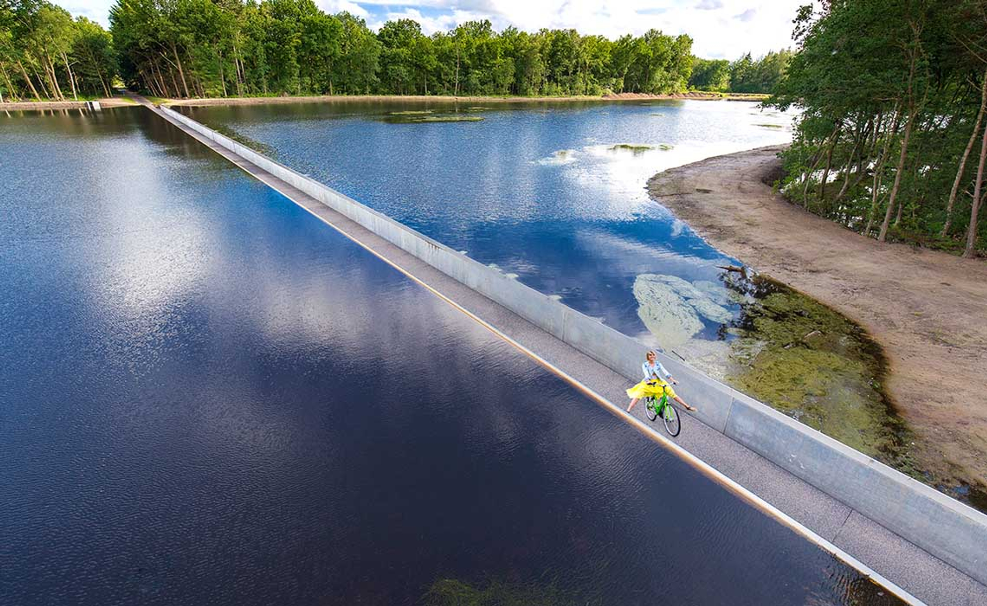 Toerisme-Limburg_Fietsen-door-het-water-Travelvibe