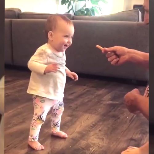 Web Draait Door: Frans frietje laat peuter lopen