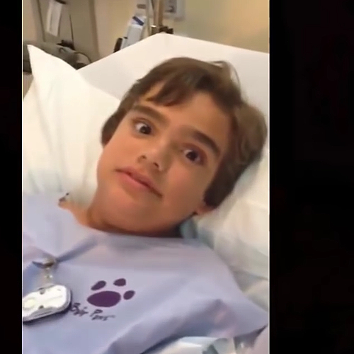 Web Draait Door: Anthony slikte het speeltje van de hond door...