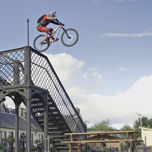 Web Draait Door: op stap met mountainbiker Danny MacAskill