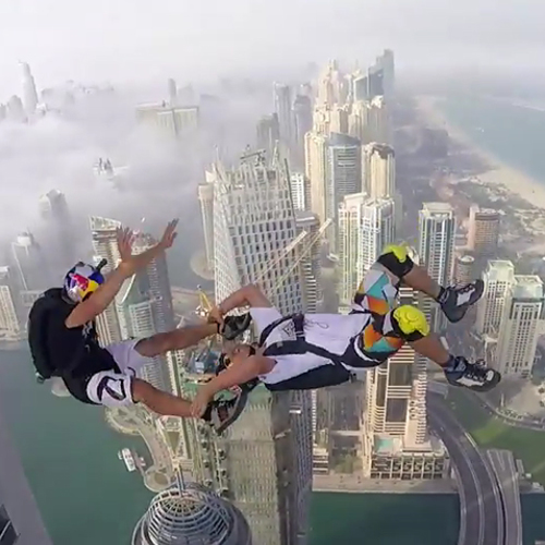 Web Draait Door: Basejump feestje in Dubai