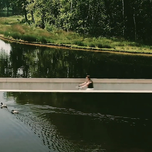 Web Draait Door: fietsen door water